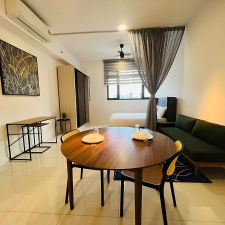 Chambers Serviced Suites Klcc By Cozy Stay كوالالمبور المظهر الخارجي الصورة