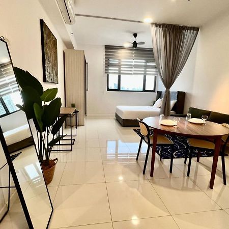 Chambers Serviced Suites Klcc By Cozy Stay كوالالمبور المظهر الخارجي الصورة