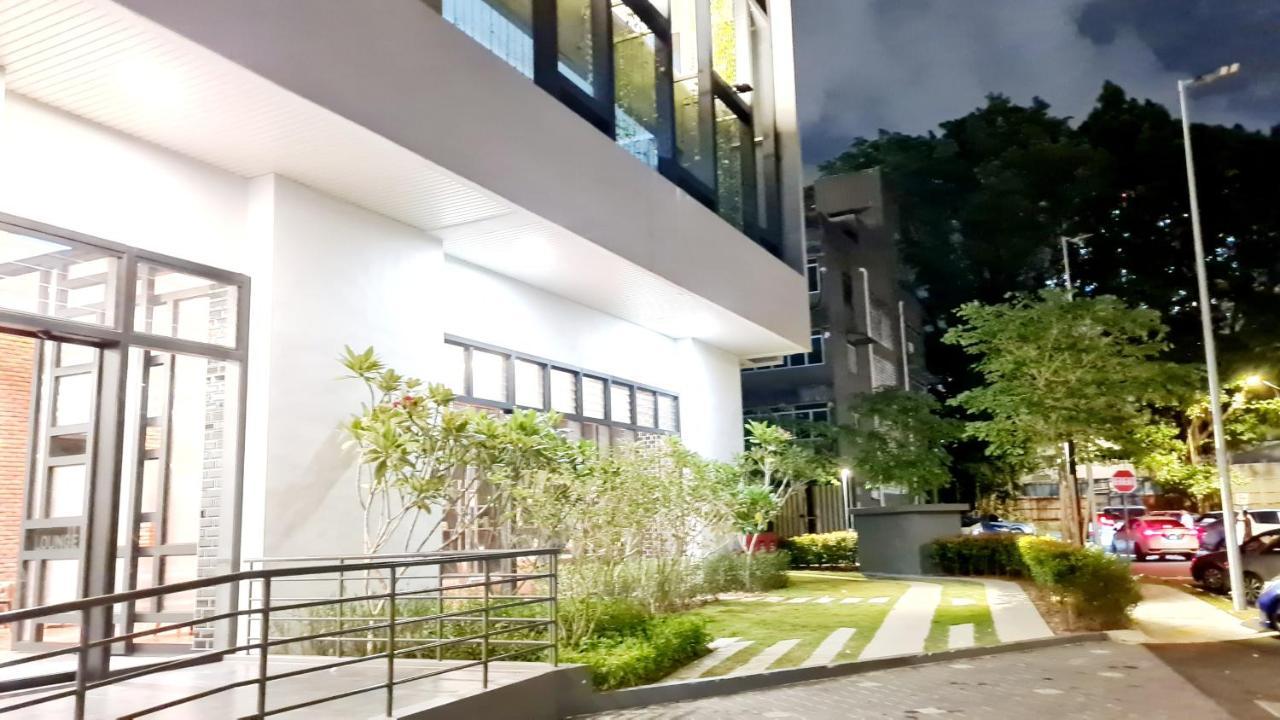 Chambers Serviced Suites Klcc By Cozy Stay كوالالمبور المظهر الخارجي الصورة